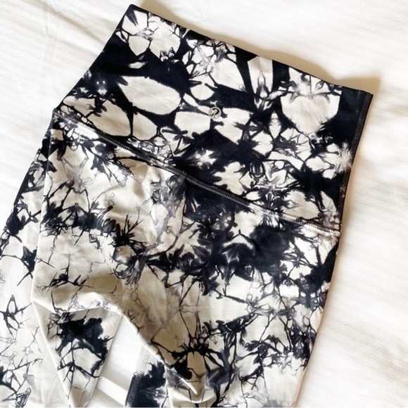 Lululemon Wunder Under Leggings 32” Dual Shibori White Grey Tie Dye Size 2 - Picture 5 of 8